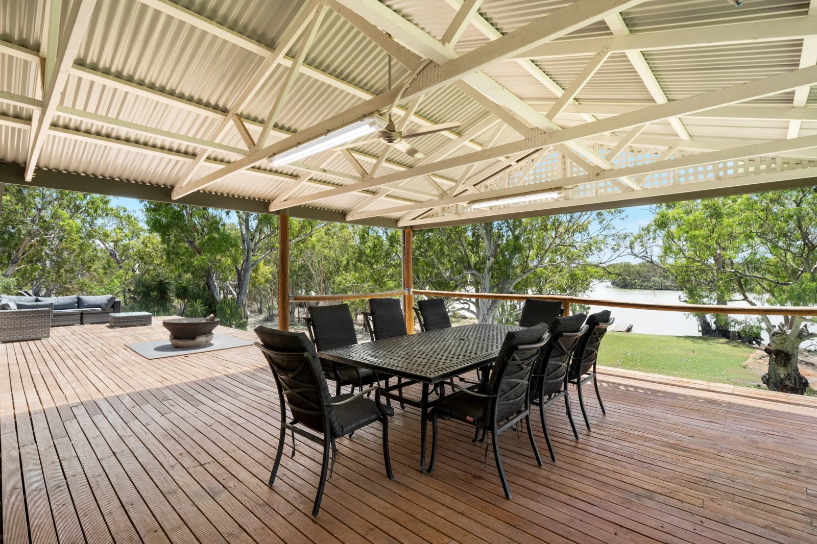 The Getaway — River Murray Retreat, Sleeps 24